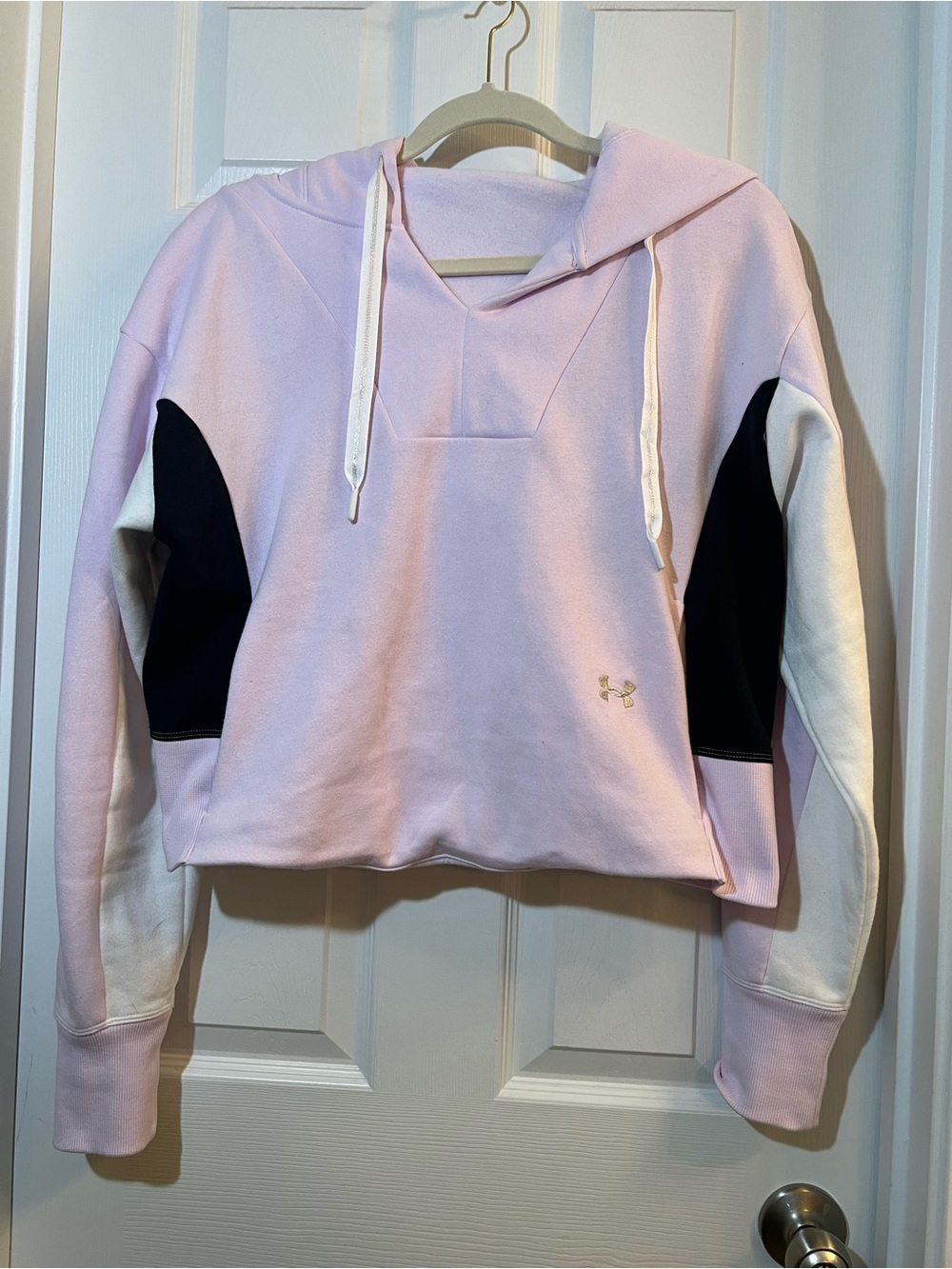 🦋 Under Armour Pink Colorblock Cropped Hoodie with Navy and Cream Panels xl
